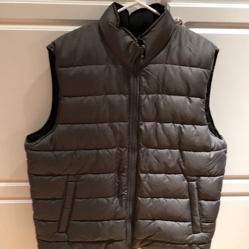 EUC Gap reversible vest. Gray/black. Mens XL